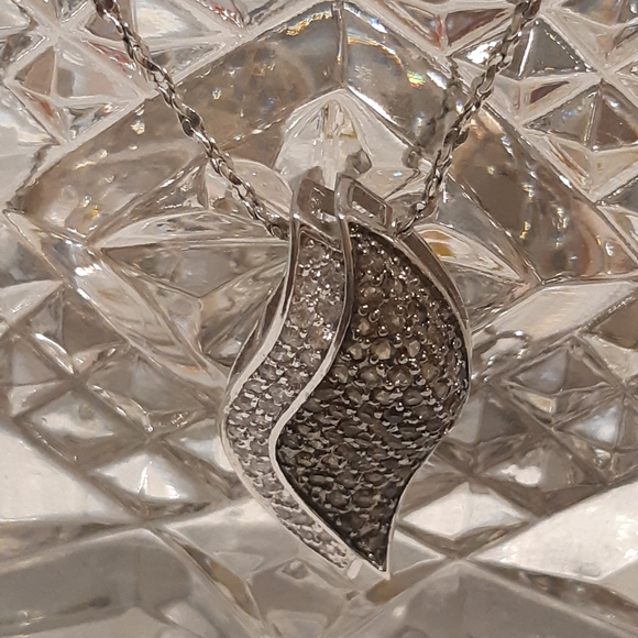 Swarovski Crystal's Necklace 925 Pendant, 18K Gold Plated Chain 16.5" L Silver T - Picture 2 of 13